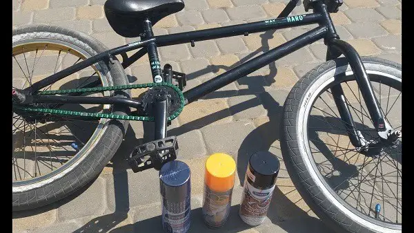 velosipēda krāsošana ar izsmidzinātāju