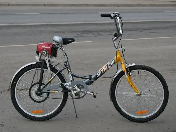 velosipēds ar benzīna dzinēju