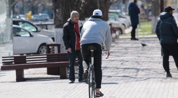 Vai drīkst braukt ar velosipēdu pa ietvēm: funkcijas un aizliegumi